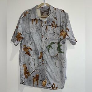 Realtree Graphic short Sleeve Grey Button Shirt NWOT